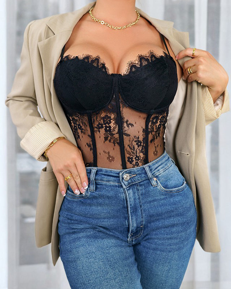 Top de tirantes finos con bralette de malla de encaje transparente sexy