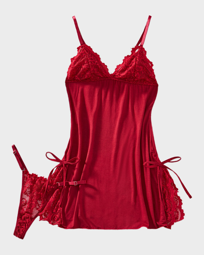 Chemise de nuit en dentelle à col en V et fentes latérales avec string